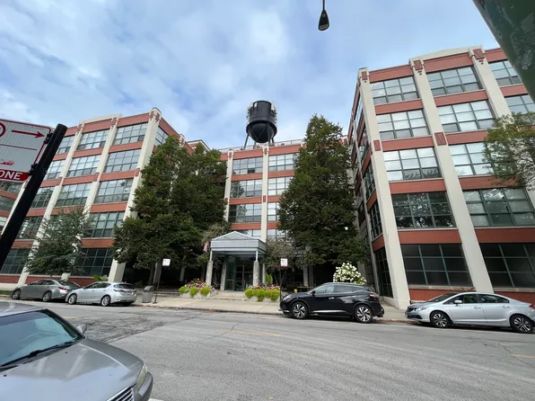 1800 W Roscoe St APT 313, Chicago, IL 60657