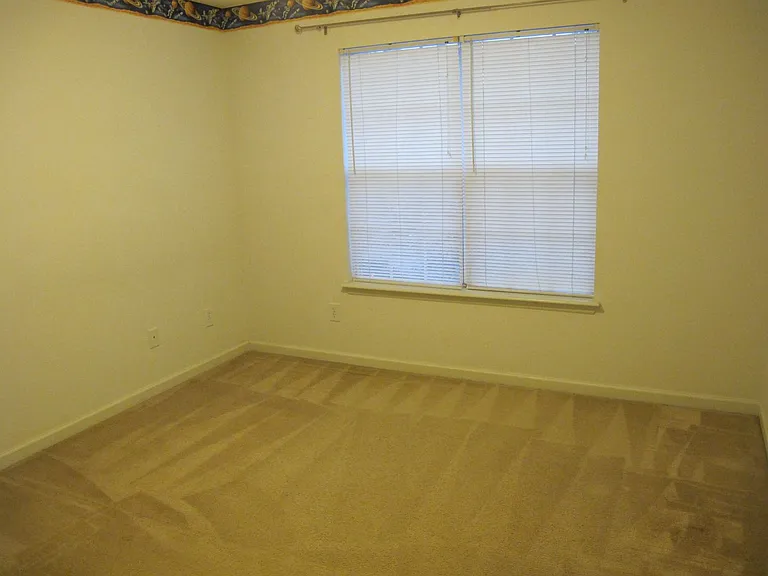 600 Surrey Ln — Photo 25