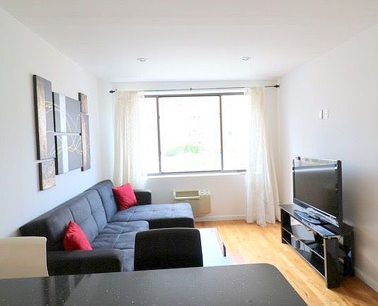 3rd image of 626 10th Ave APT 3C