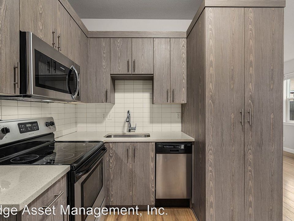 1st image of 424 NE Stafford St #10630053