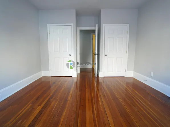 32 Sidlaw Rd, Brighton, MA