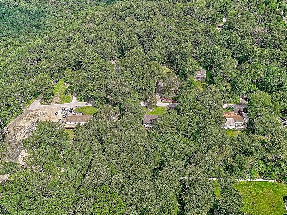 4th image of Dogwood Rd