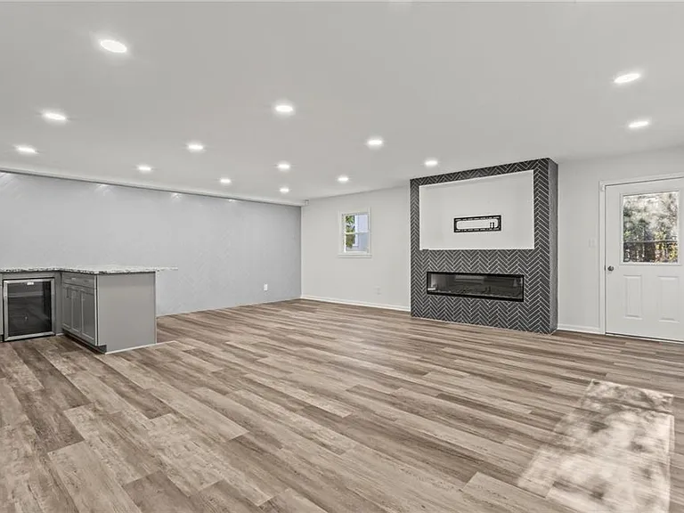 1106 Aurora Ct — Photo 29
