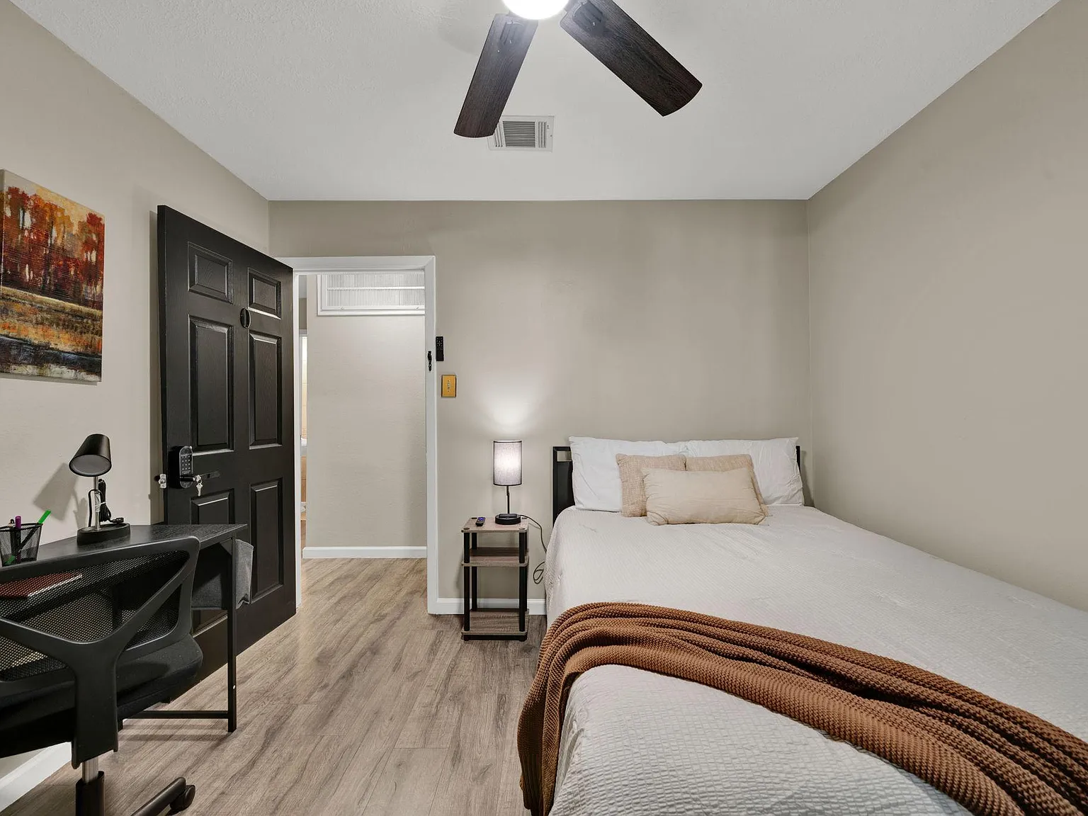 4 bed, 4.0 bath, 2508 sqft, $776 — Photo 2