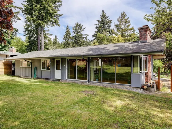 2429 Sutton Rd, Saanich, BC V8N 1J1