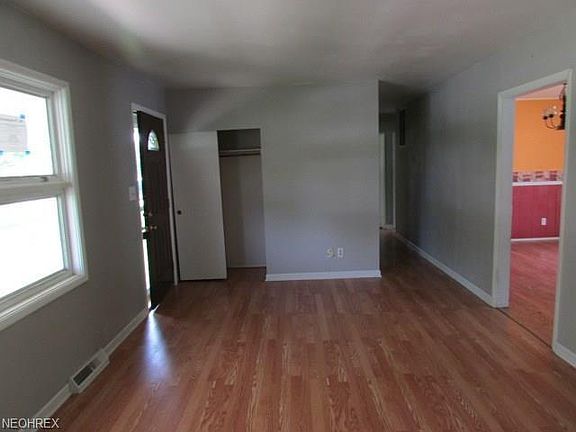 3rd image of 9753 Sunny Ln