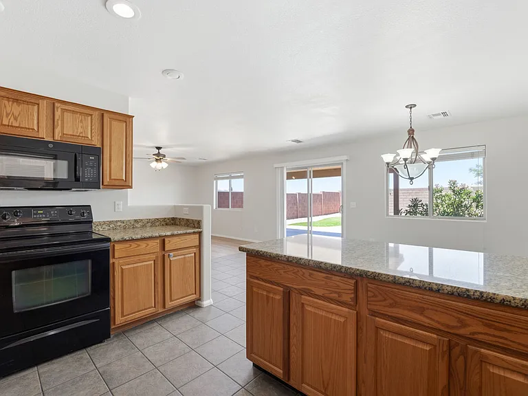 41628 W Hillman Dr — Photo 12