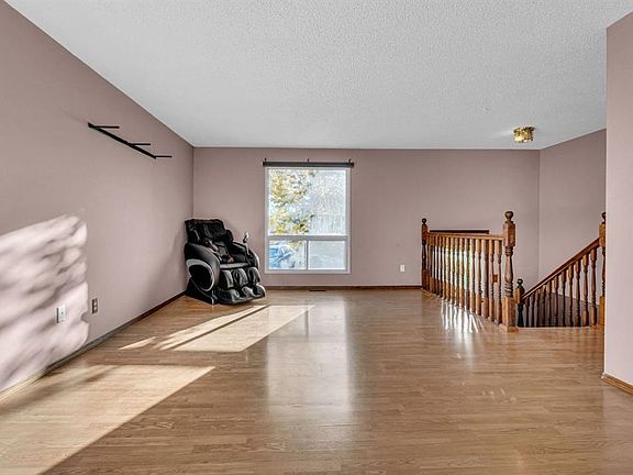 4th image of 139 E Falton Way NE