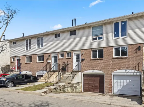 120 Quigley Rd #18, Hamilton, ON L8K 6L4