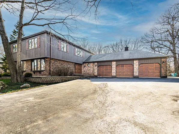 120 Hidden Oaks Dr, Barrington, IL 60010