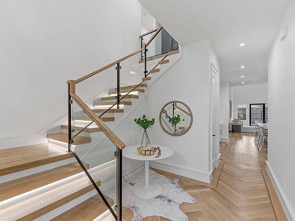 3rd image of 7503 Robin Rd