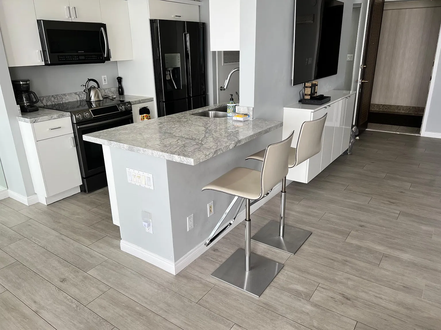1760 Avenida Del Mundo — Photo 4