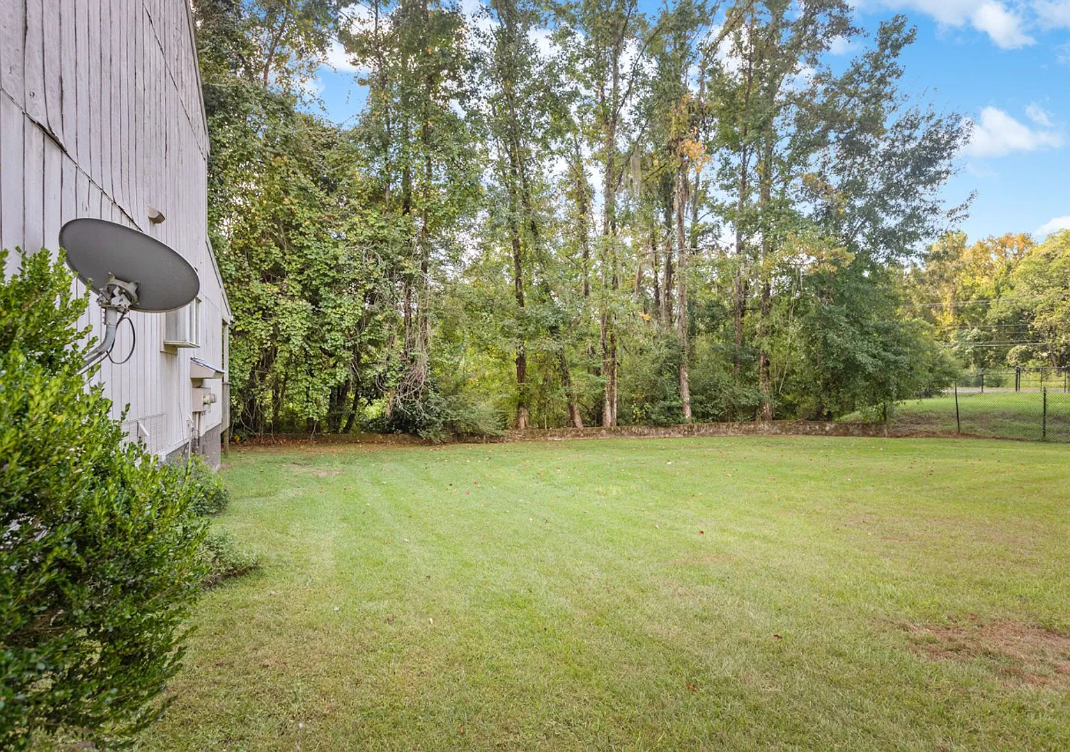 Charming 2 bed/2 bath — Photo 3