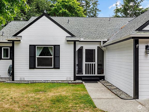 3rd image of 1006 NE Pennington Loop