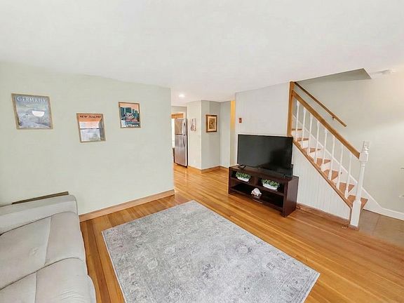 3rd image of 136 Oak St