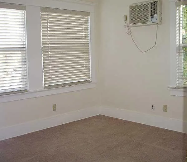 2627 S Hoover St #2627.5 — Photo 8