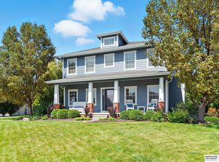 18926 Nicholas St, Elkhorn, NE 68022