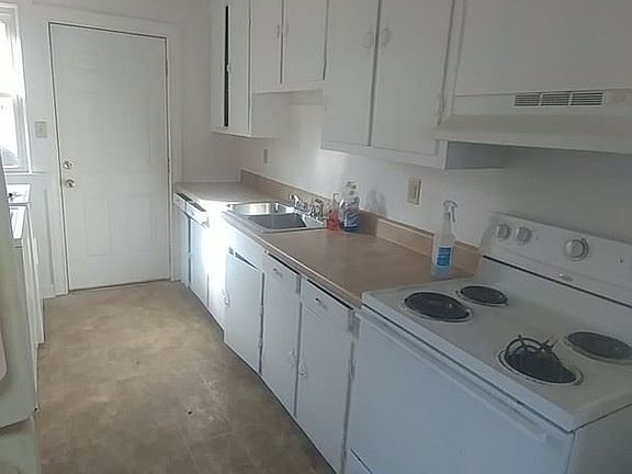 2nd image of 905 Waltham St #A