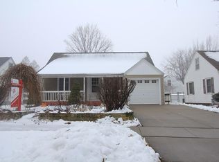 627 21st St NE, Cedar Rapids, IA 52402