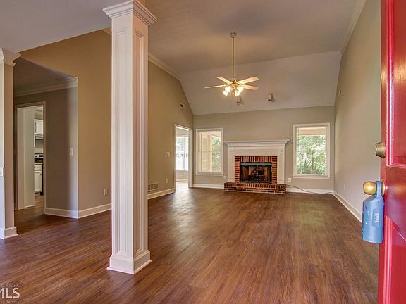 2nd image of 2428 Scarlet Ln SE