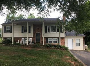 627 Aragona Dr, Vinton, VA 24179