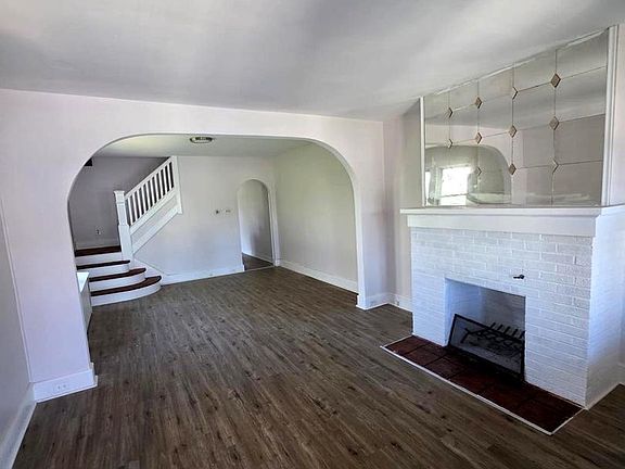 3rd image of 889 Lalor St