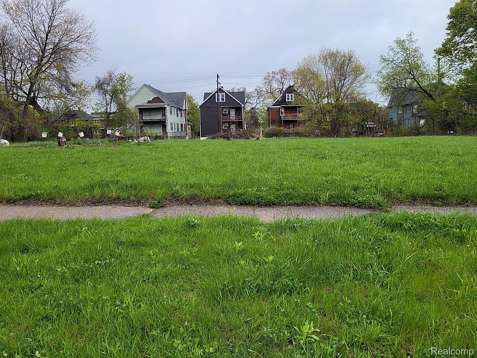 2nd image of 2166 Field St