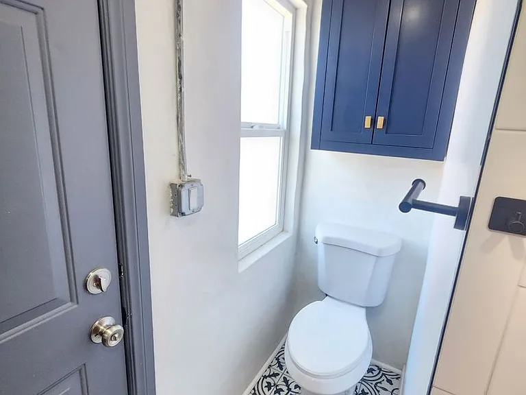 6545 Pine Ave — Photo 8