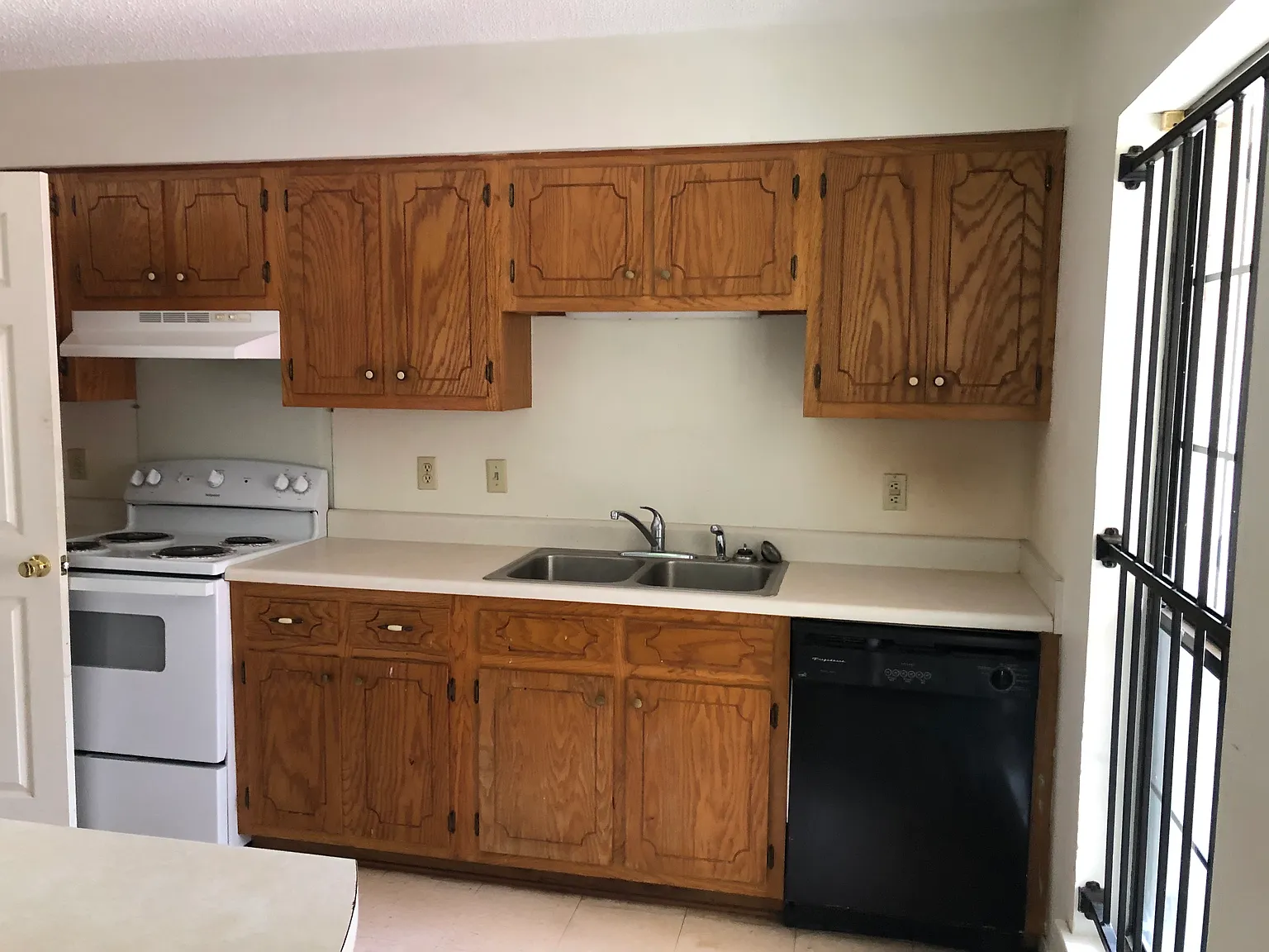 2 bed, 1.5 bath, $900 — Photo 3