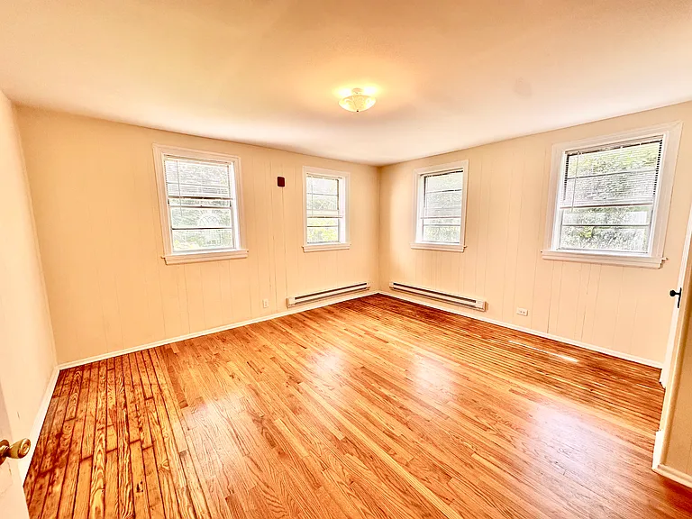 30 W Penn St #2R — Photo 8