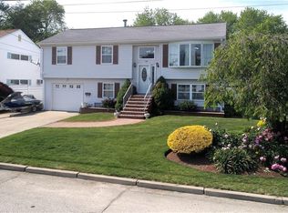 100 Belmont Rd, Cranston, RI 02910