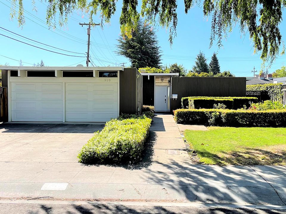 1st image of 910 Elsinore Dr