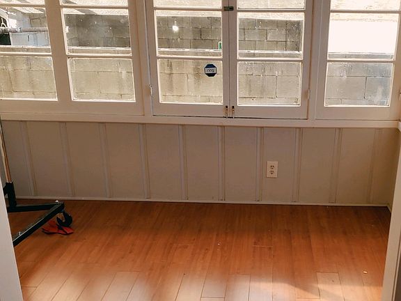 5th image of 1150 Elm Ave