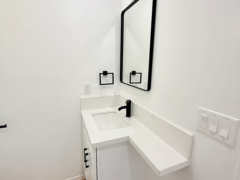 5659 Woodman Ave — Photo 9