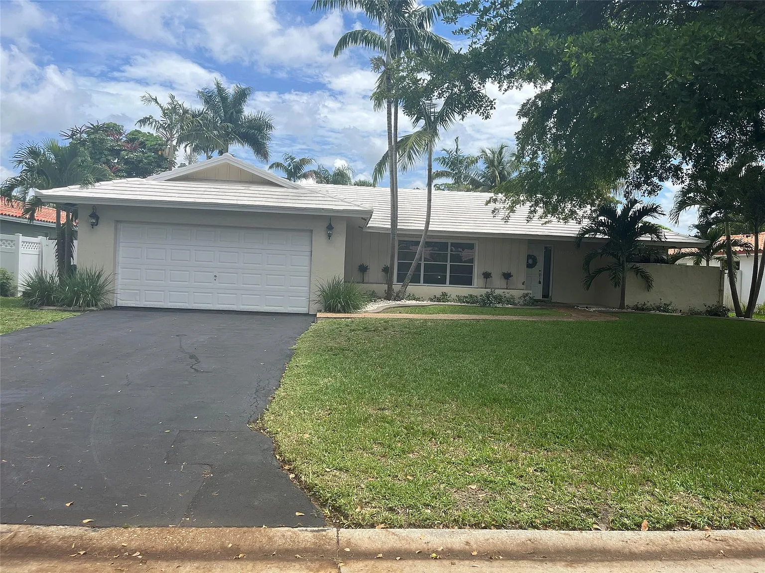 3 bed, 2.0 bath, 1758 sqft, $3,750 — Photo 1