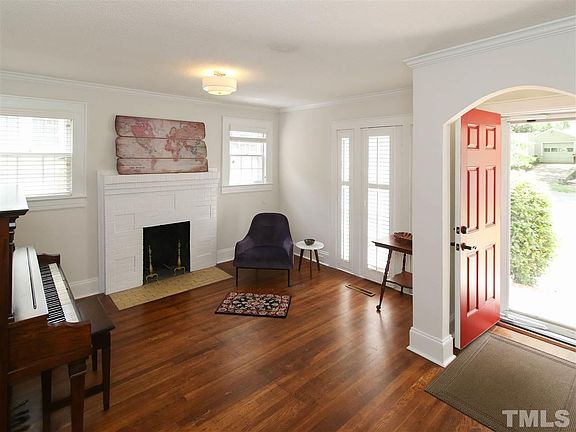 2nd image of 2122 Woodrow St