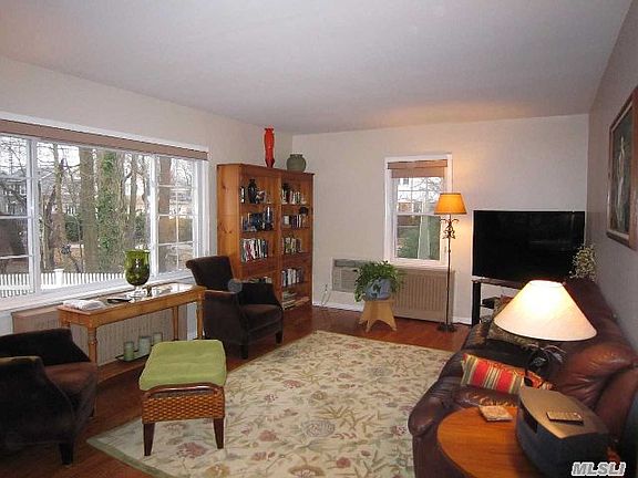2nd image of 122 Wood St