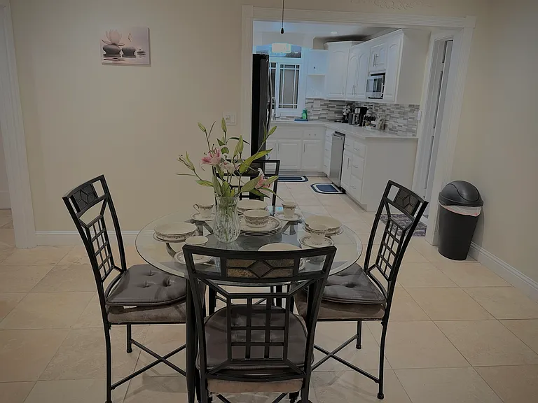 1441 Arnold Ave — Photo 3