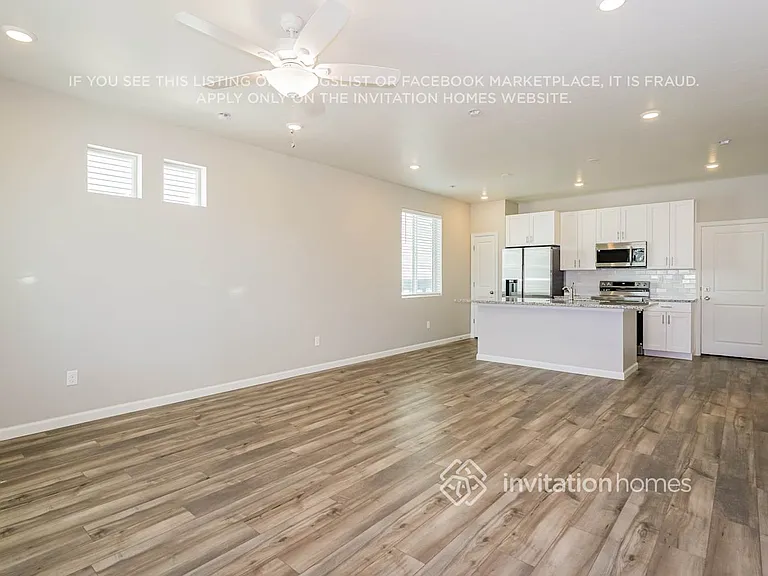 30 N Riverside Dr — Photo 4