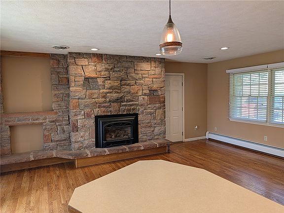 3rd image of 79 Briarcliff Dr