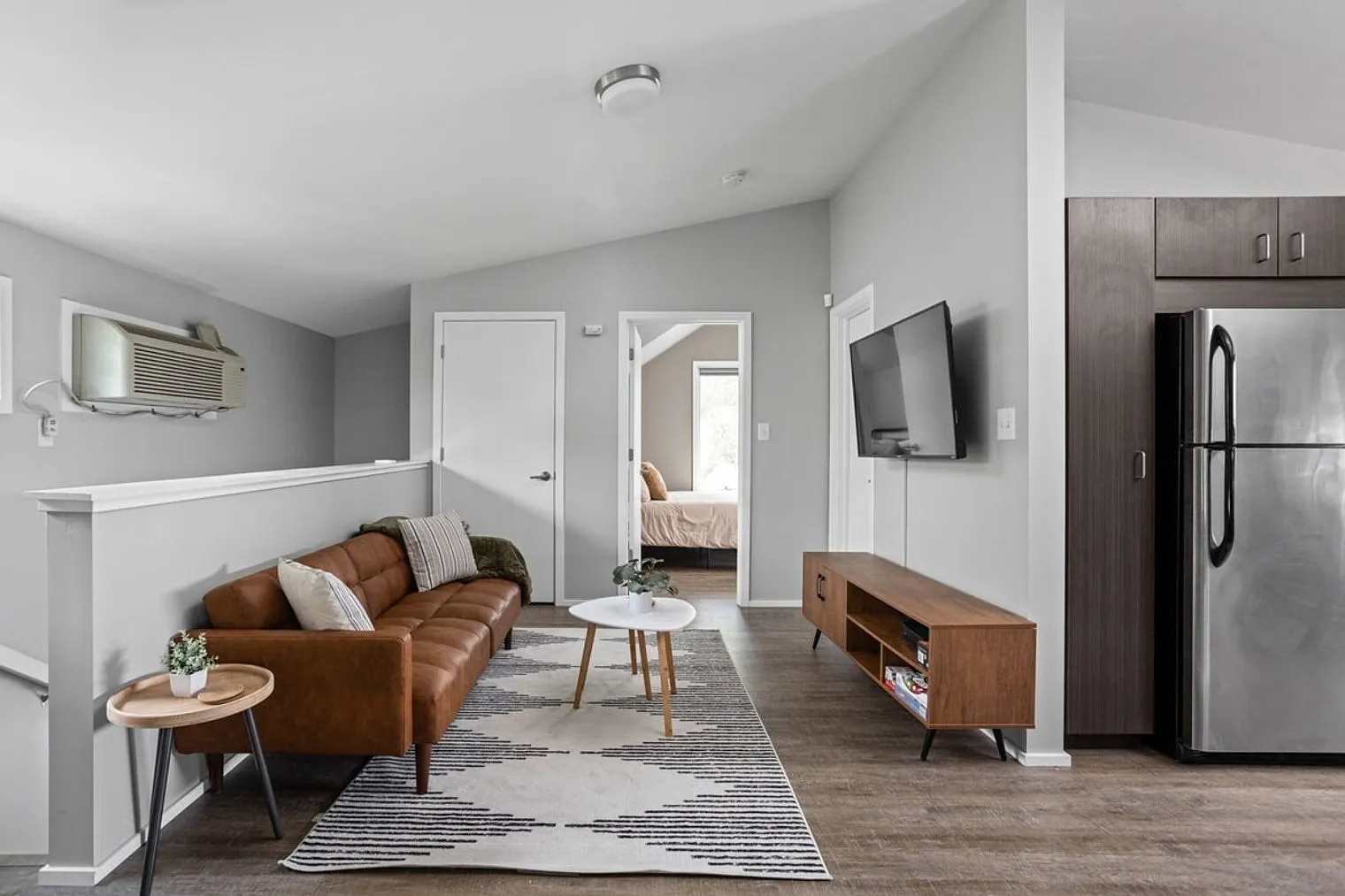 1 bed, 1.0 bath, $2,571 — Photo 2