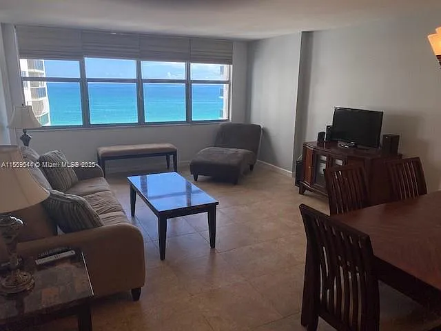 6039 Collins Ave #1110 — Photo 11