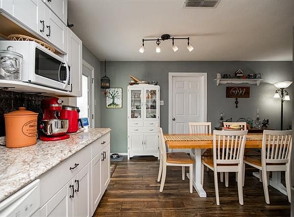 4th image of 1111 Gifford Dr