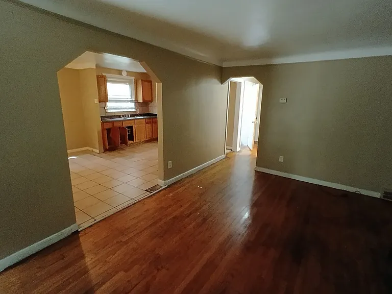 15421 Stout St — Photo 6