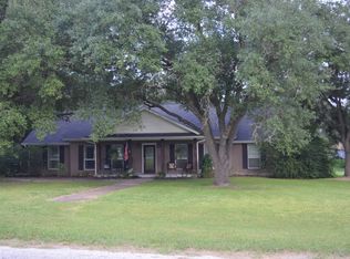 3104 Live Oak Dr, Brenham, TX 77833