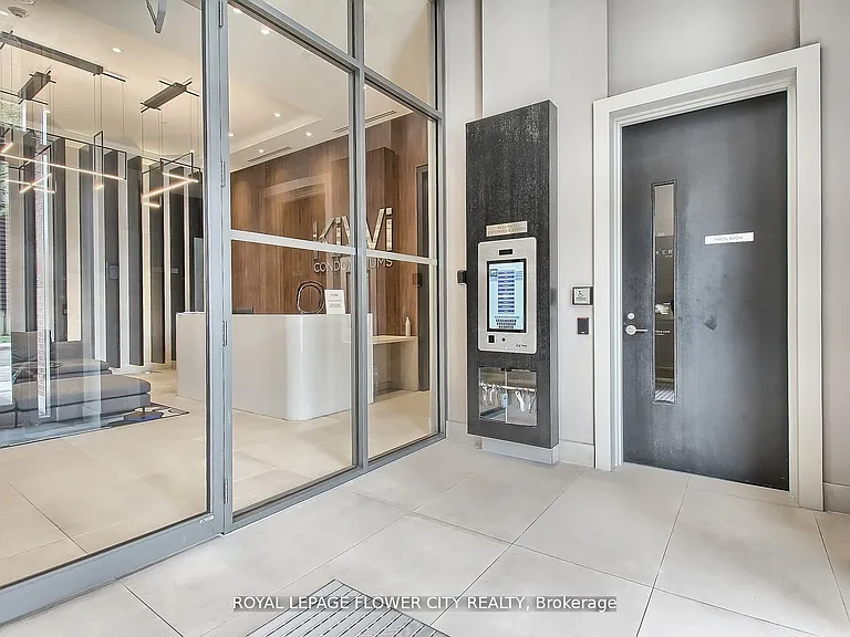212 King William St #1011 — Photo 4