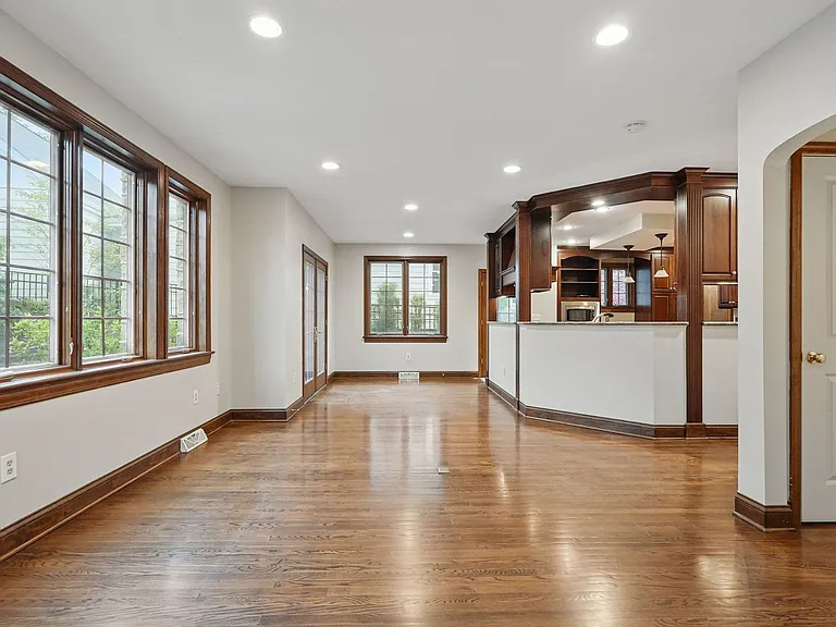 321 Jefferson Dr — Photo 12