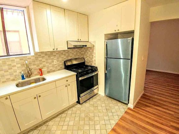 3rd image of 165 Henry St APT 601