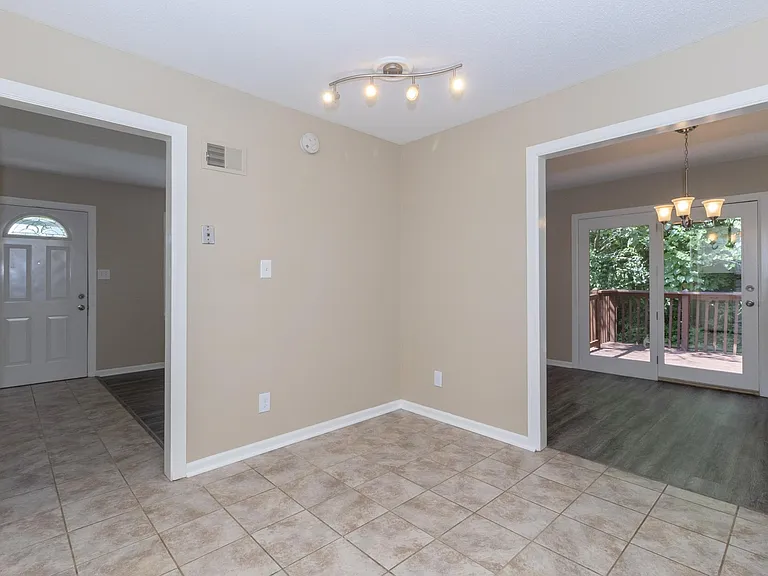 6700 NW Evelyn St — Photo 9