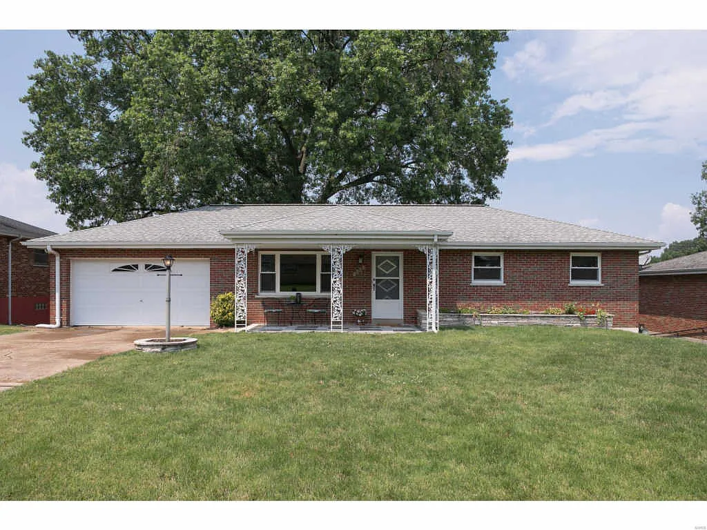 1121 Darding Dr photo 1